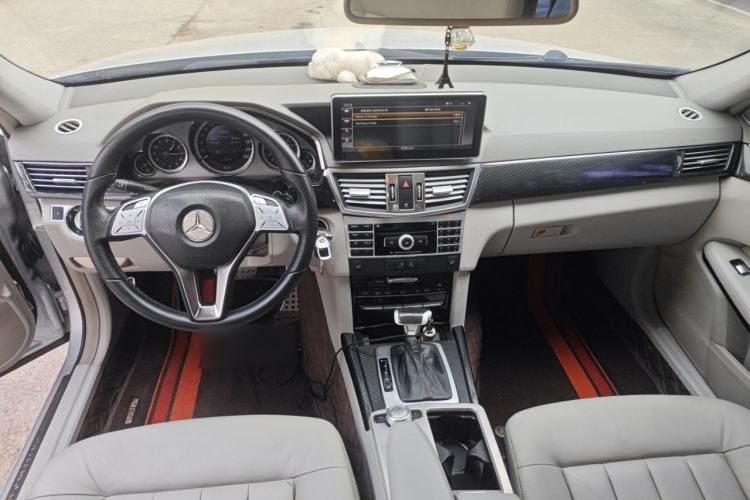 Used Mercedes-Benz E-Class 2010 E 200 CGI Elegant Model Center Console