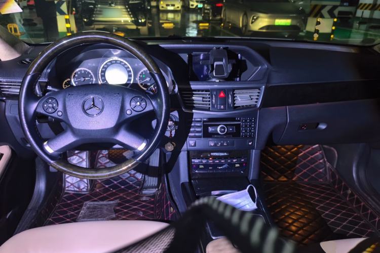 Used Mercedes-Benz E-Class 2010 E 300 Fashion Luxury Edition Center Console