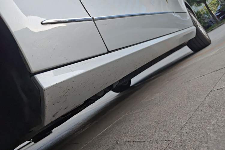 Used Mercedes-Benz E-Class 2010 E 200 CGI Elegant Model Chassis Front Left