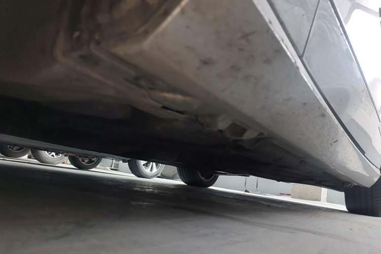Used Mercedes-Benz E-Class 2010 E 200 CGI Elegant Model Chassis Front Left