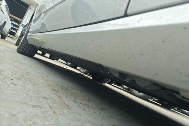 Used Mercedes-Benz E-Class 2010 E 200 CGI Elegant Model Chassis Front Right