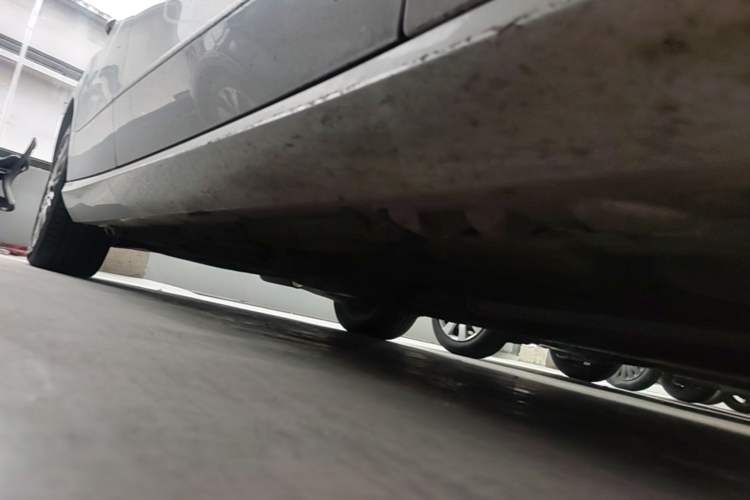 Used Mercedes-Benz E-Class 2010 E 200 CGI Elegant Model Chassis Front Right
