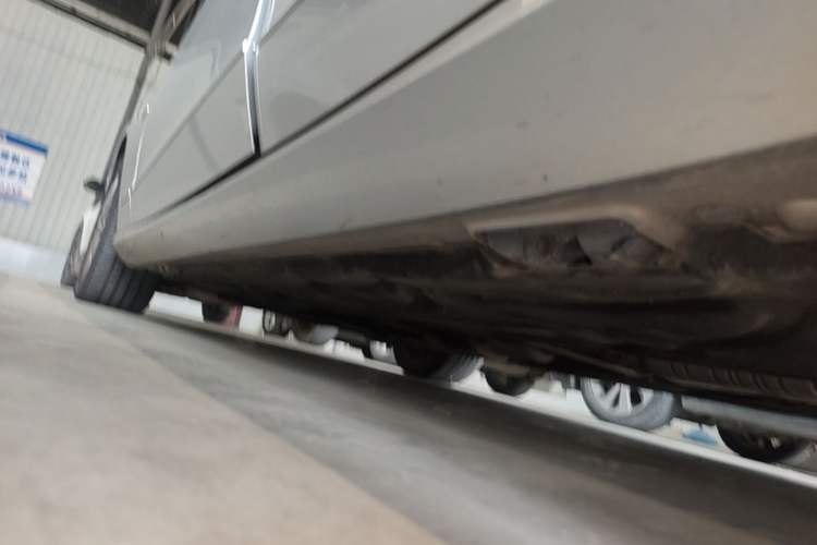 Used Mercedes-Benz E-Class 2010 E 200 CGI Elegant Model Chassis Rear Left