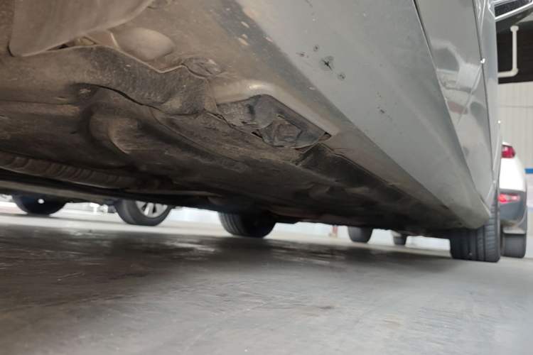 Used Mercedes-Benz E-Class 2010 E 200 CGI Elegant Model Chassis Rear Right