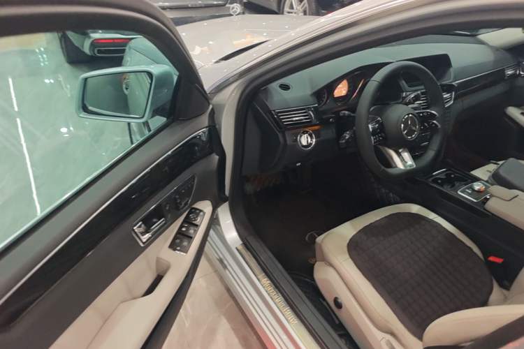 Used Mercedes-Benz E-Class 2010 E 300 Fashion Luxury Edition Driver Seat