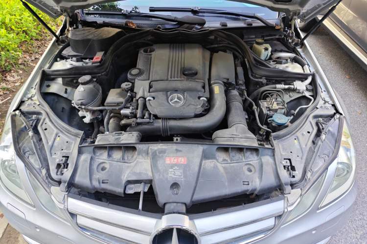 Used Mercedes-Benz E-Class 2010 E 260 CGI Coupe Engine Bay