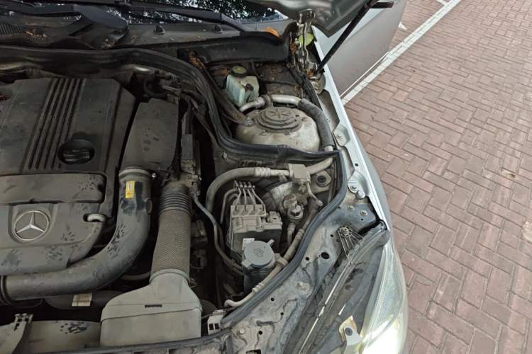 Used Mercedes-Benz E-Class 2010 E 260 L CGI Elegant Model Engine Bay Left