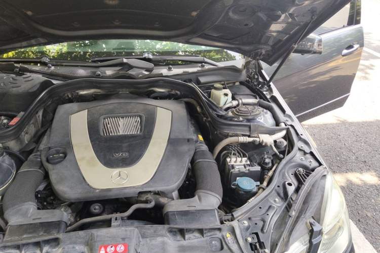 Used Mercedes-Benz E-Class 2010 E 300 Elegant Luxury Edition Engine Bay Left