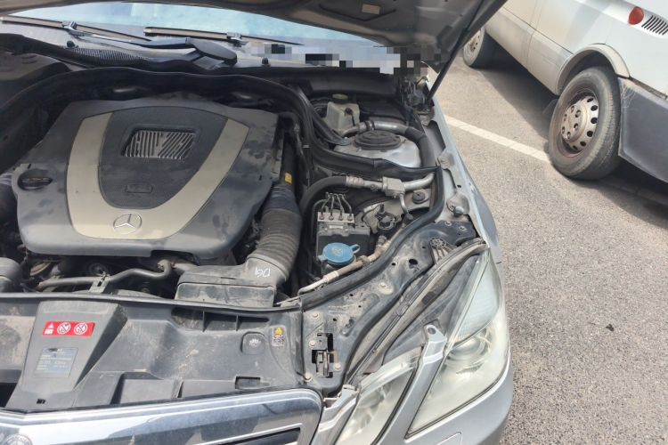 Used Mercedes-Benz E-Class 2010 E 300 L Fashion Model Engine Bay Left
