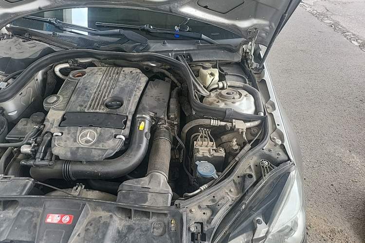 Used Mercedes-Benz E-Class 2010 E 260 L CGI Elegant Model Engine Bay Left