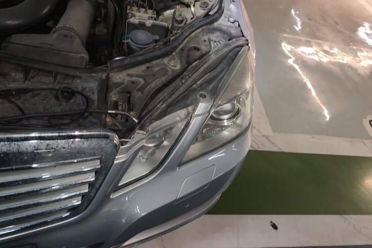 Used Mercedes-Benz E-Class 2010 E 200 CGI Elegant Model Engine Bay Left