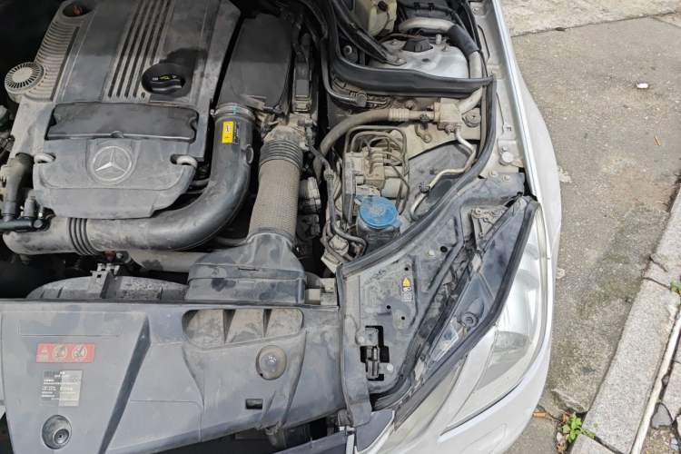 Used Mercedes-Benz E-Class 2010 E 260 CGI Coupe Engine Bay Left