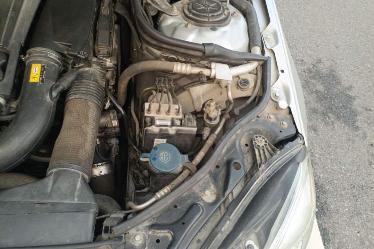 Used Mercedes-Benz E-Class 2010 E 200 CGI Elegant Model Engine Bay Left