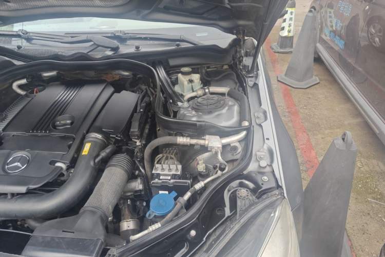 Used Mercedes-Benz E-Class 2010 E 200 CGI Elegant Model Engine Bay Left