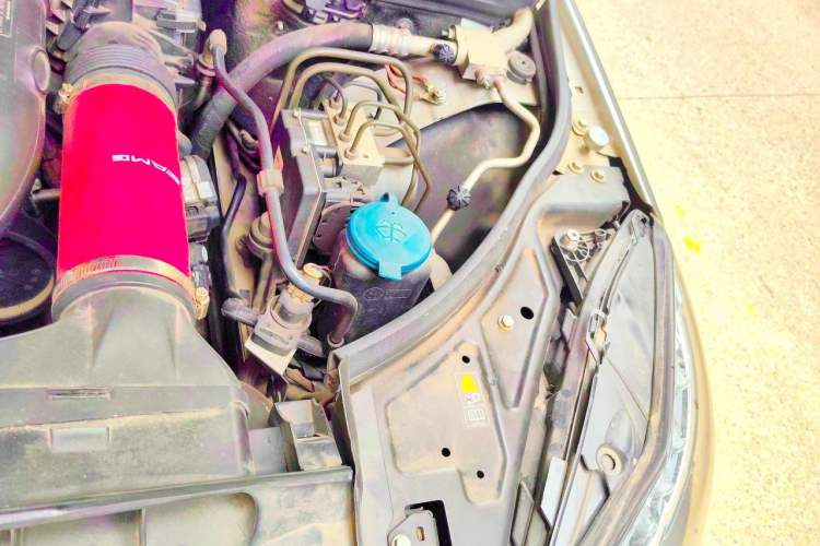 Used Mercedes-Benz E-Class 2010 E 260 CGI Coupe Engine Bay Left