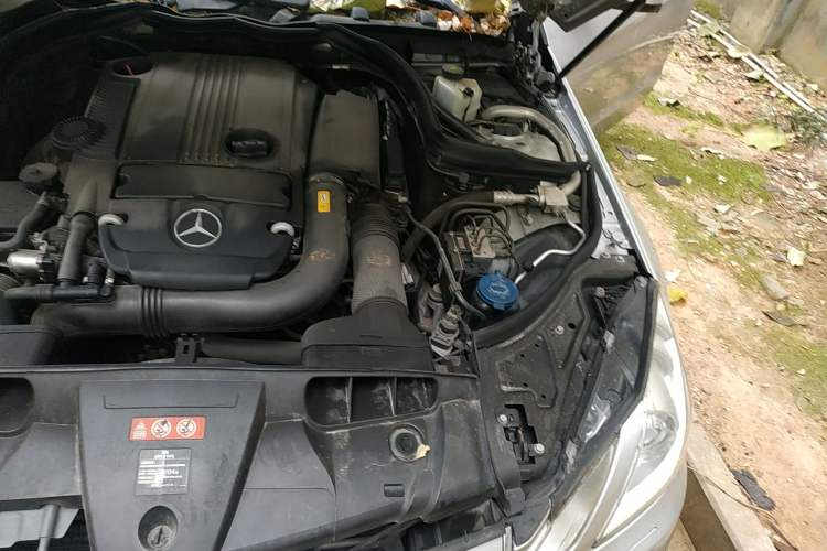 Used Mercedes-Benz E-Class 2010 E 260 CGI Convertible Engine Bay Left