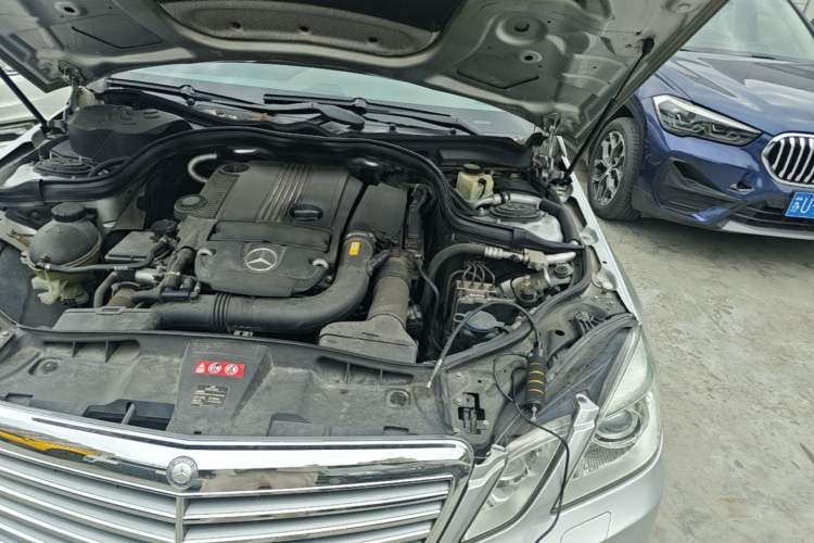 Used Mercedes-Benz E-Class 2010 E 200 CGI Elegant Model Engine Bay Left