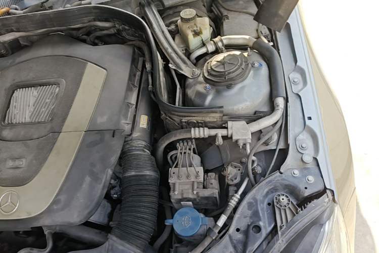 Used Mercedes-Benz E-Class 2010 E 300 Elegant Luxury Edition Engine Bay Left