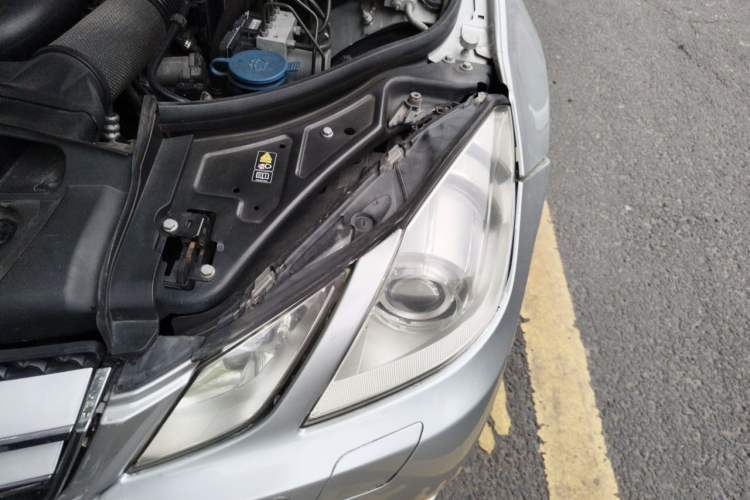 Used Mercedes-Benz E-Class 2010 E 260 CGI Coupe Engine Bay Left