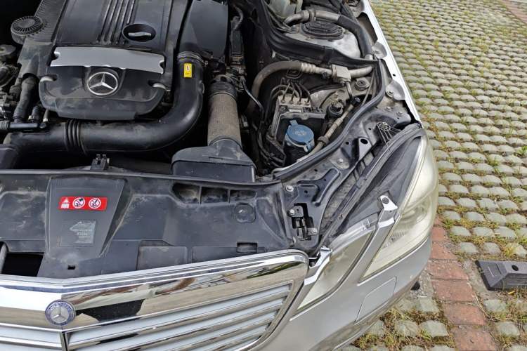 Used Mercedes-Benz E-Class 2010 E 260 L CGI Elegant Model Engine Bay Left
