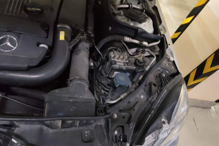Used Mercedes-Benz E-Class 2010 E 260 CGI Fashion Model Engine Bay Left