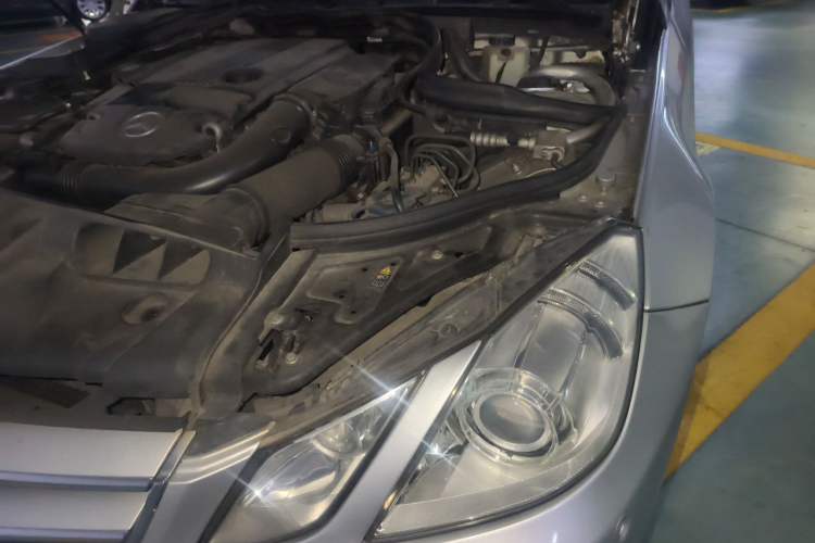 Used Mercedes-Benz E-Class 2010 E 260 CGI Convertible Engine Bay Left