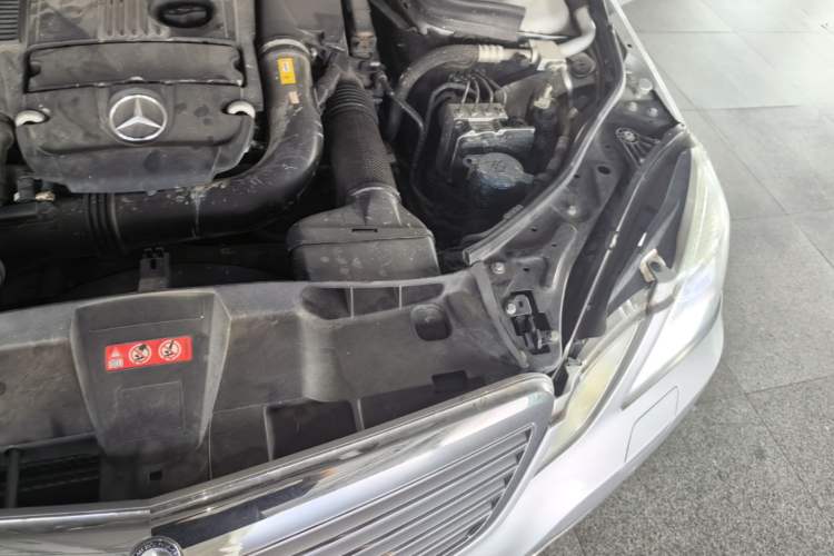 Used Mercedes-Benz E-Class 2010 E 200 CGI Elegant Model Engine Bay Left
