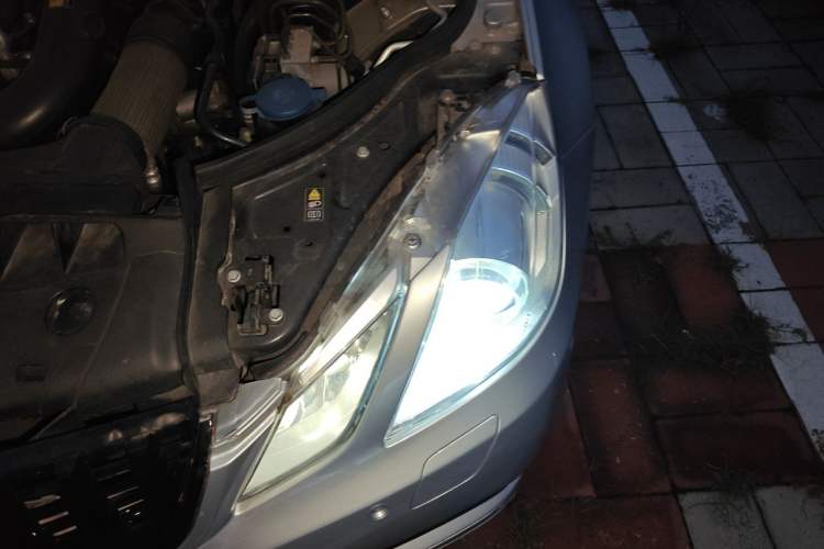 Used Mercedes-Benz E-Class 2010 E 260 CGI Convertible Engine Bay Left