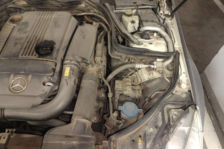 Used Mercedes-Benz E-Class 2010 E 260 CGI Coupe Engine Bay Left