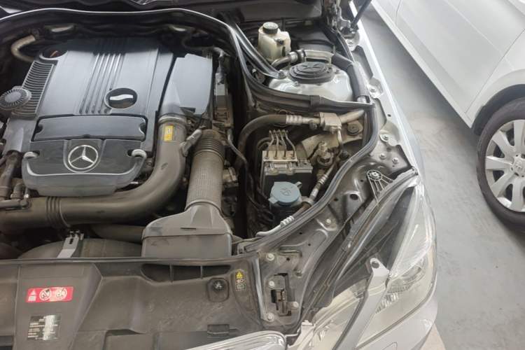 Used Mercedes-Benz E-Class 2010 E 200 CGI Elegant Model Engine Bay Left