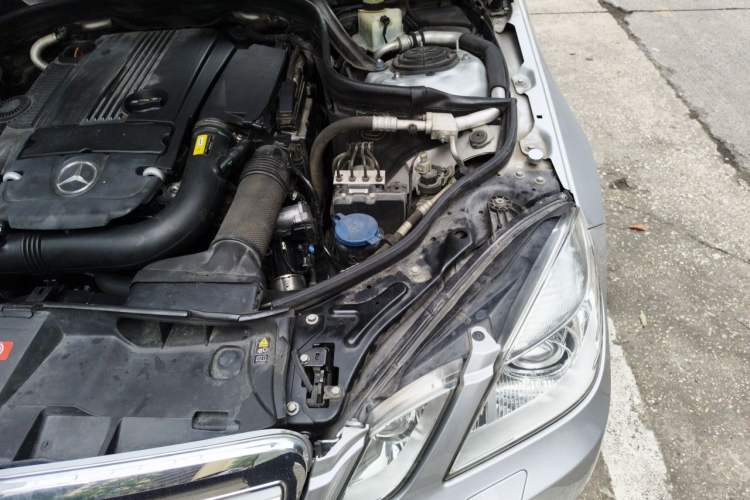 Used Mercedes-Benz E-Class 2010 E 200 CGI Elegant Model Engine Bay Left