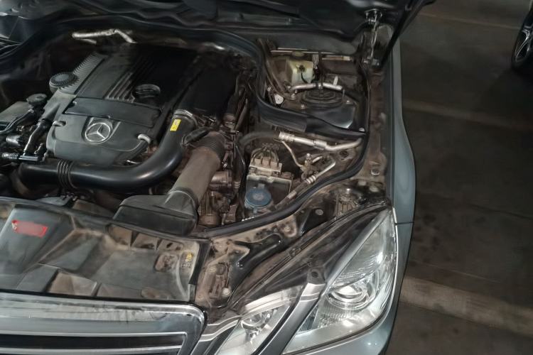 Used Mercedes-Benz E-Class 2010 E 260 CGI Fashion Model Engine Bay Left