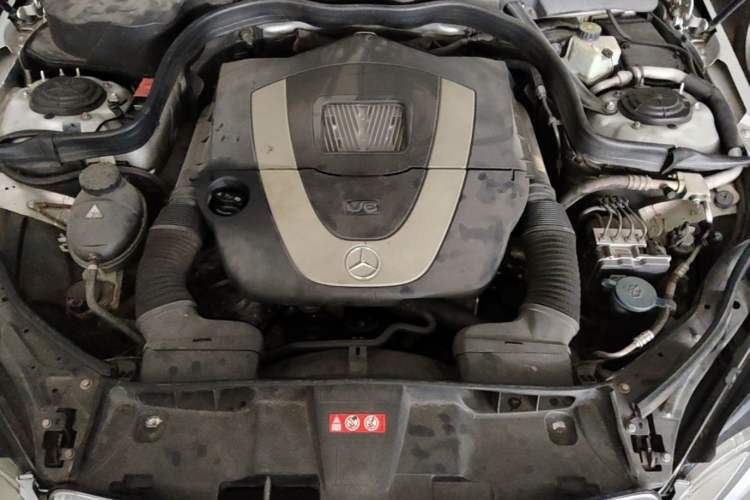 Used Mercedes-Benz E-Class 2010 E 300 Fashion Luxury Edition Engine Bay