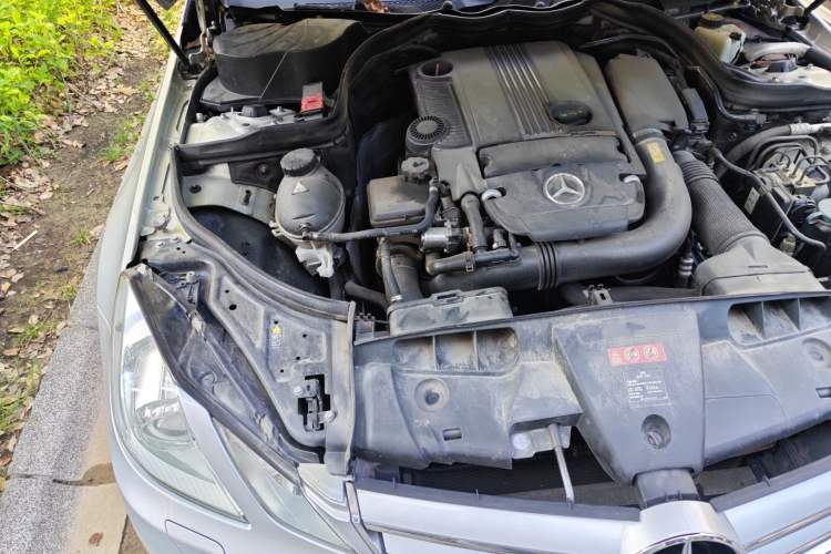 Used Mercedes-Benz E-Class 2010 E 260 CGI Coupe Engine Bay Right