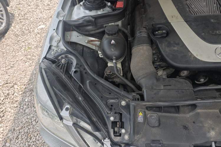 Used Mercedes-Benz E-Class 2010 E 300 Fashion Luxury Edition Engine Bay Right