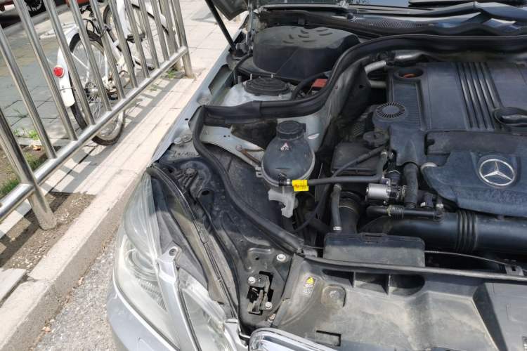 Used Mercedes-Benz E-Class 2010 E 200 CGI Elegant Model Engine Bay Right