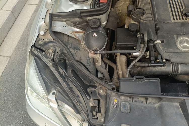 Used Mercedes-Benz E-Class 2010 E 200 CGI Elegant Model Engine Bay Right