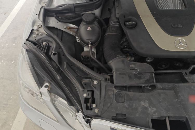 Used Mercedes-Benz E-Class 2010 E 300 Elegant Luxury Edition Engine Bay Right