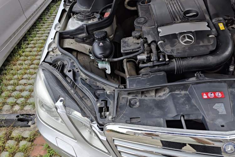 Used Mercedes-Benz E-Class 2010 E 260 L CGI Elegant Model Engine Bay Right