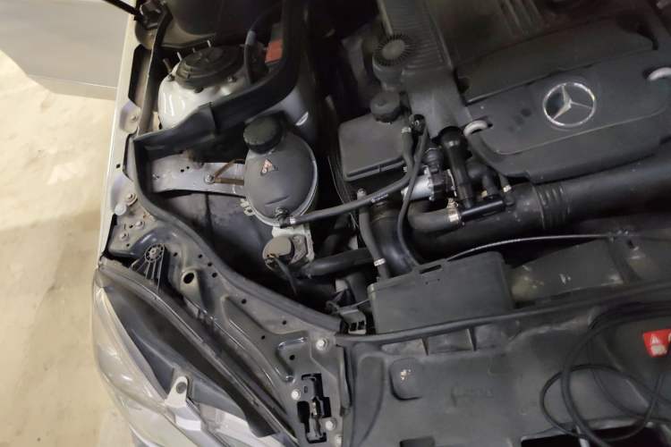 Used Mercedes-Benz E-Class 2010 E 260 CGI Fashion Model Engine Bay Right