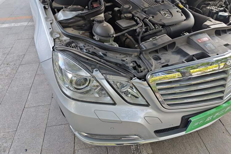Used Mercedes-Benz E-Class 2010 E 200 CGI Elegant Model Engine Bay Right