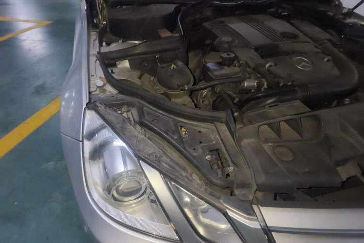 Used Mercedes-Benz E-Class 2010 E 260 CGI Convertible Engine Bay Right