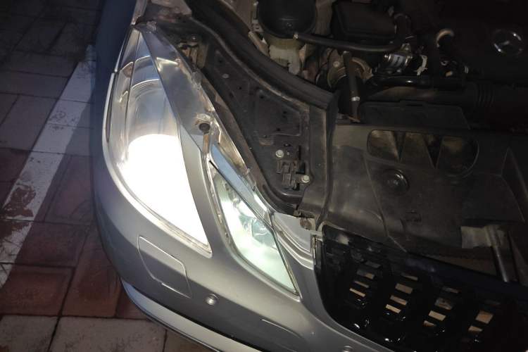 Used Mercedes-Benz E-Class 2010 E 260 CGI Convertible Engine Bay Right