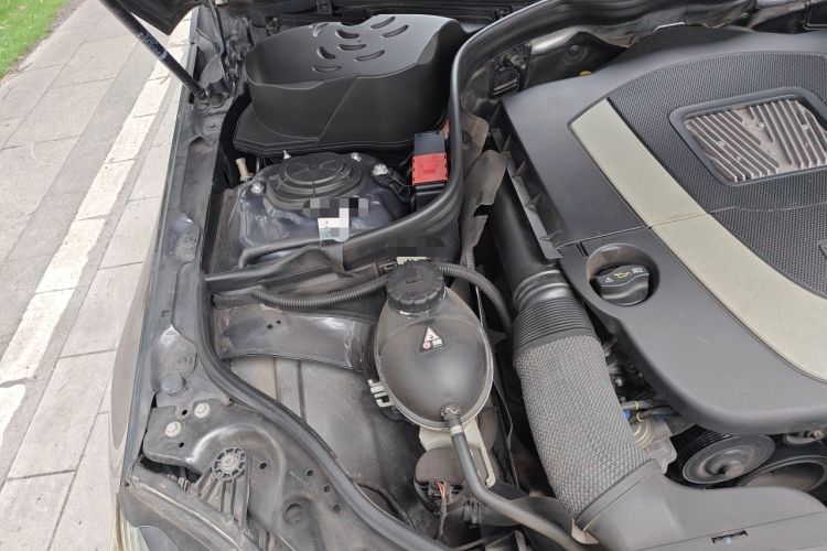 Used Mercedes-Benz E-Class 2010 E 300 L Fashion Model Engine Bay Right