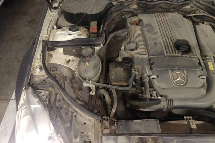 Used Mercedes-Benz E-Class 2010 E 260 CGI Coupe Engine Bay Right