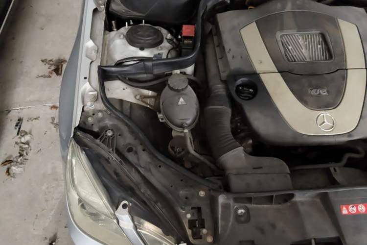Used Mercedes-Benz E-Class 2010 E 300 Fashion Luxury Edition Engine Bay Right