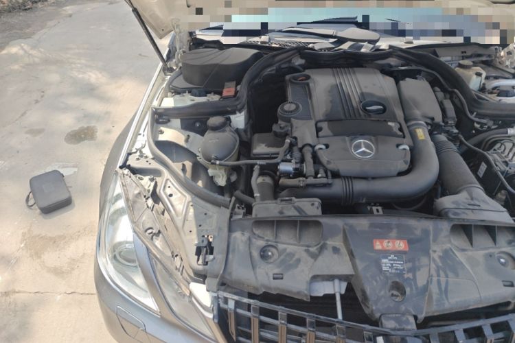 Used Mercedes-Benz E-Class 2010 E 260 CGI Coupe Engine Bay Right