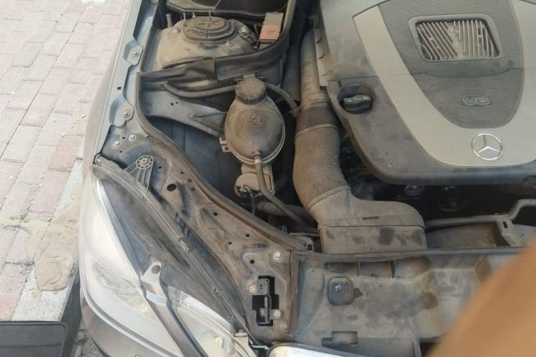 Used Mercedes-Benz E-Class 2010 E 300 Fashion Luxury Edition Engine Bay Right