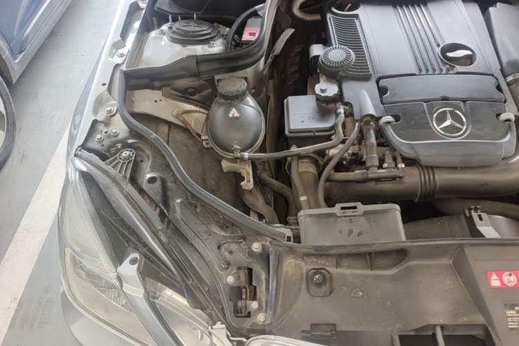Used Mercedes-Benz E-Class 2010 E 200 CGI Elegant Model Engine Bay Right