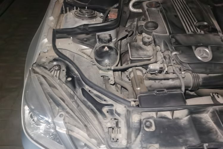 Used Mercedes-Benz E-Class 2010 E 200 CGI Elegant Model Engine Bay Right